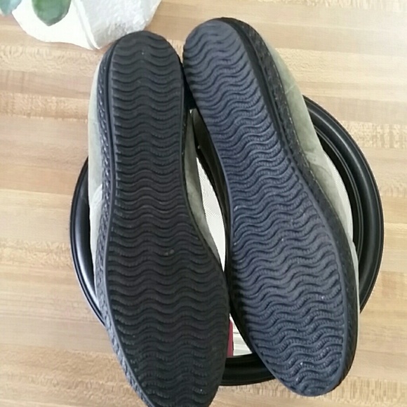 The Tog Shop velvet sage green size 8 slip on shoe - Picture 5 of 6